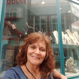 Meet your Posher, Suzanne